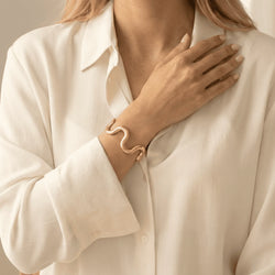Waves Open Cuff Guld Armband
